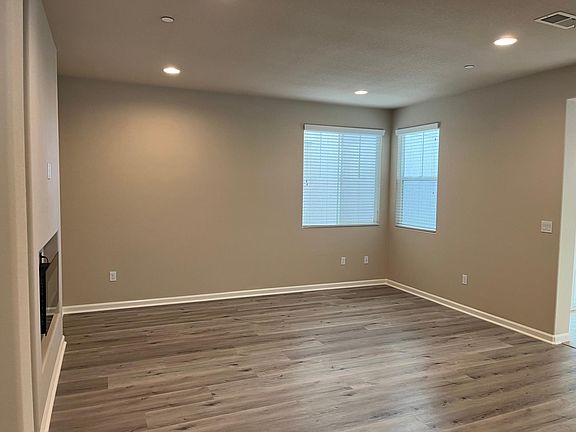 3rd image of 520 Aspen Pl