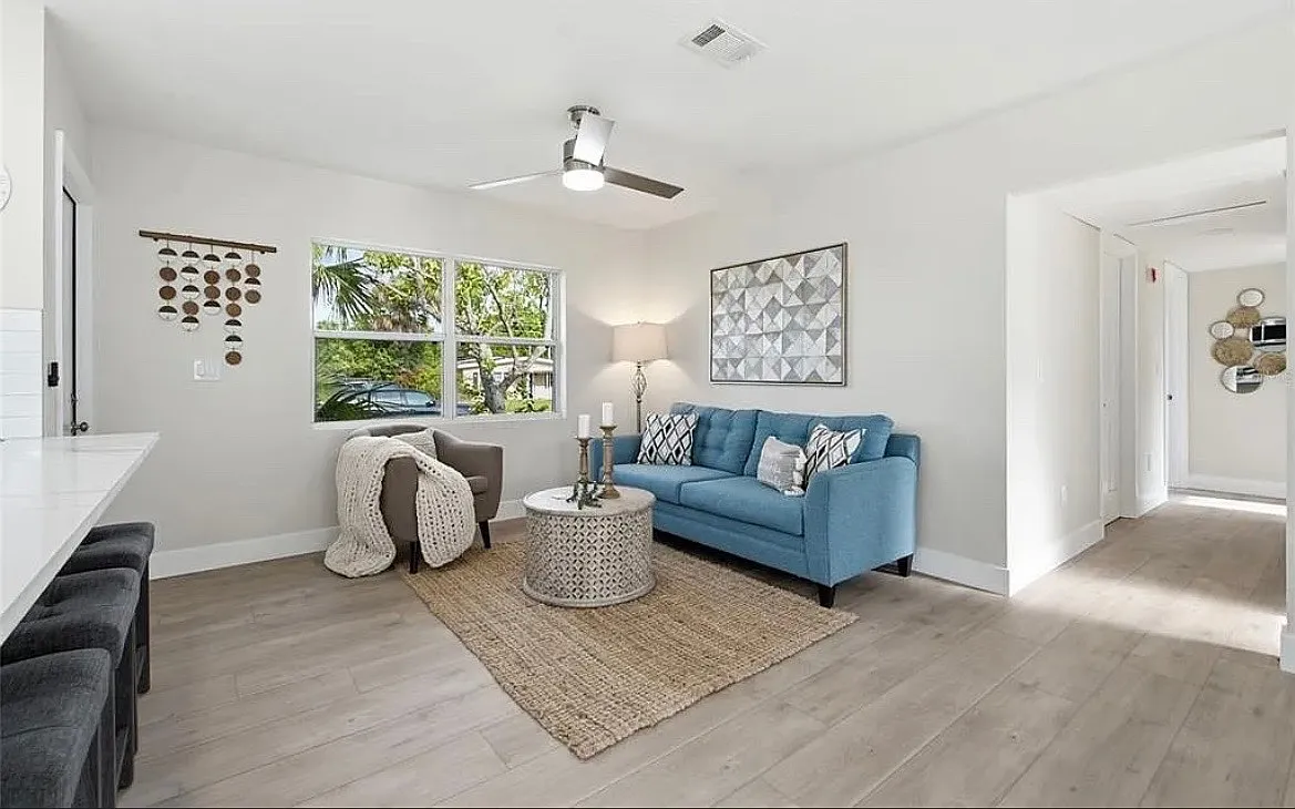 1060 Jackson St — Photo 2