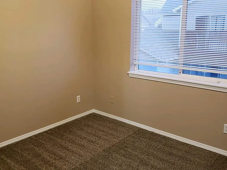 349 Morningside Dr #4 — Photo 8