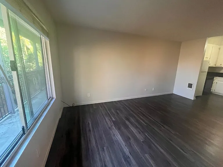 2525 Broadway — Photo 11
