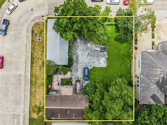 3rd image of 4018 Dickson St