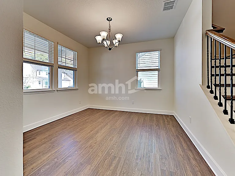 398 Sandstone Dr — Photo 7