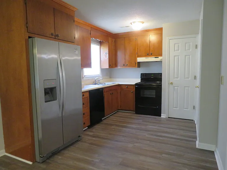 2207 Annandale Dr — Photo 4