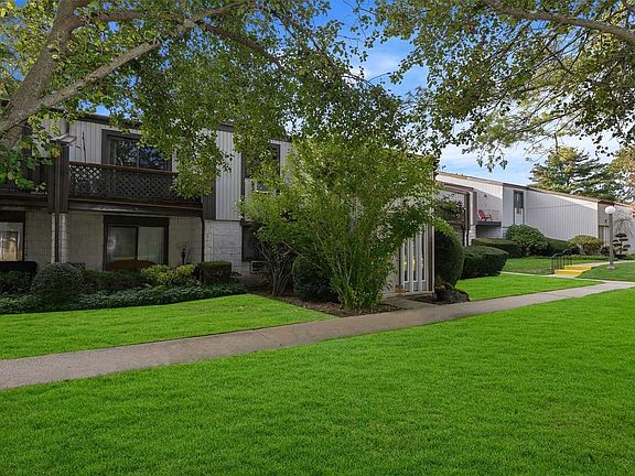 4th image of 99 Richmond Blvd Unit 3B