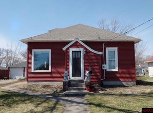 908 3rd St SW, Waseca, MN 56093