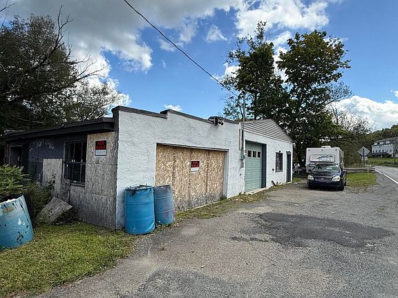 3rd image of 1582 Heart Lake Rd