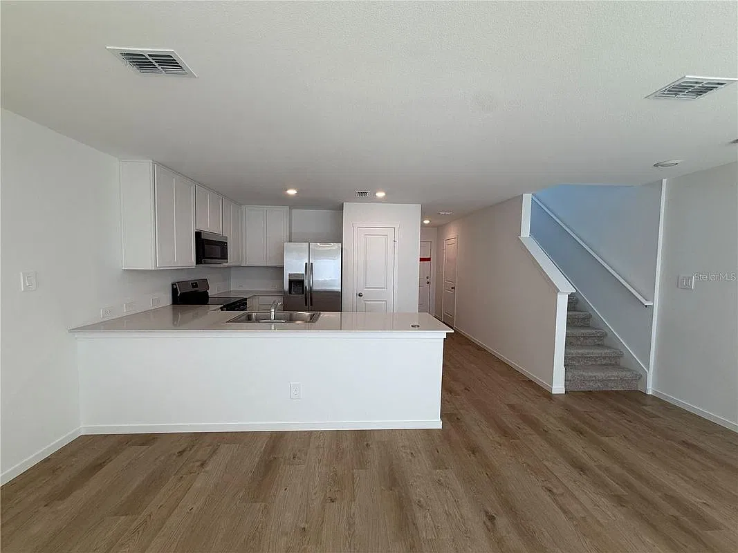 3 bed, 2.5 bath, 1378 sqft, $2,150 — Photo 3