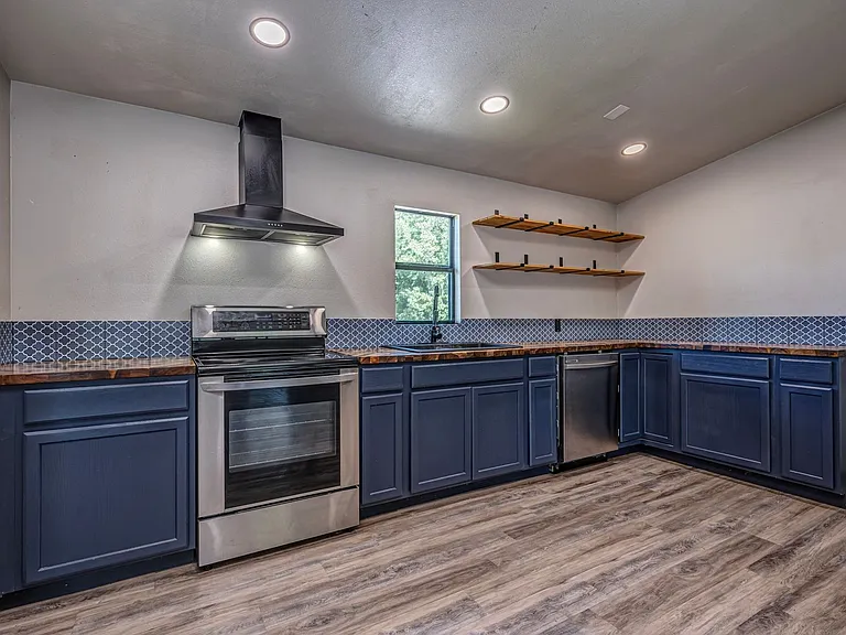 58 Divine Pl — Photo 6