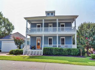 219 S Walnut St, Swansboro, NC 28584