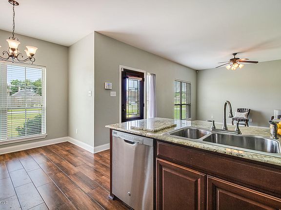 4th image of 106 Cezanne Dr