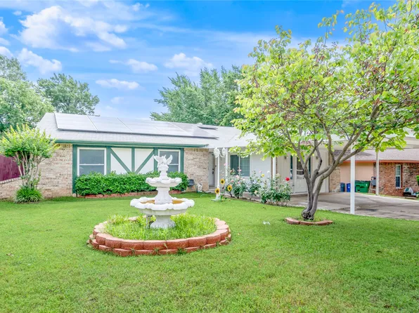 5236 Parkview Dr, Haltom City, TX 76148