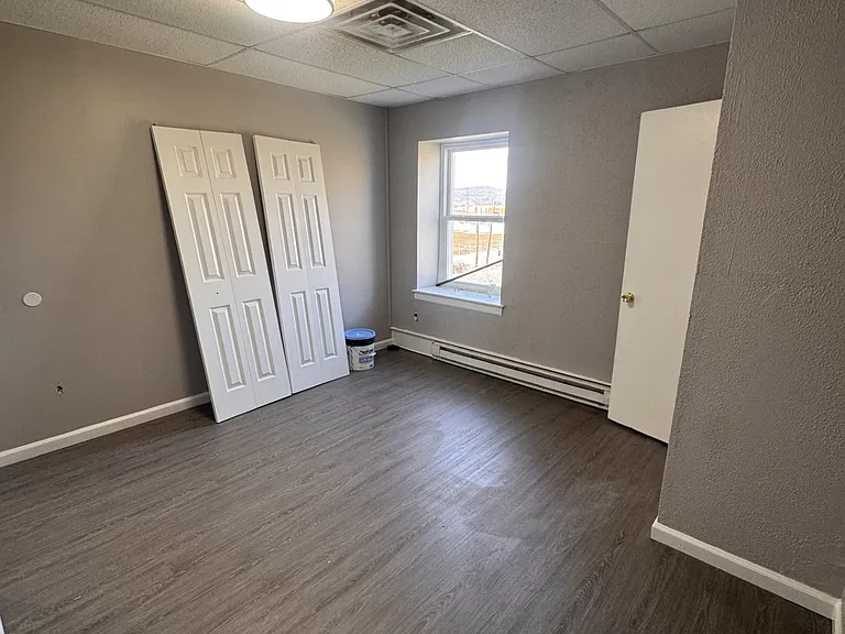 643 S Wood St #4 — Photo 2