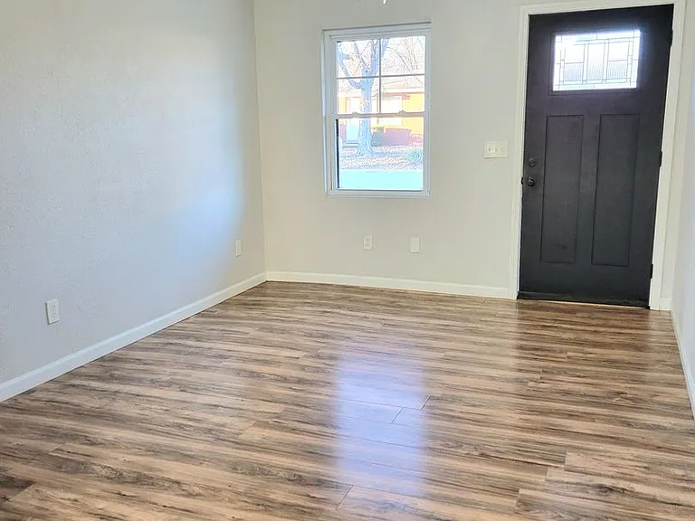 4062 Bruene Ave — Photo 4