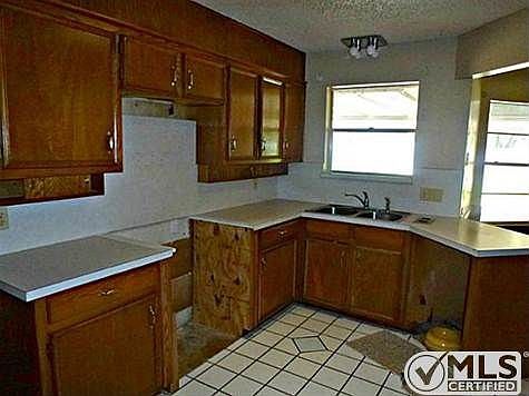 5th image of 900 Bert Dr