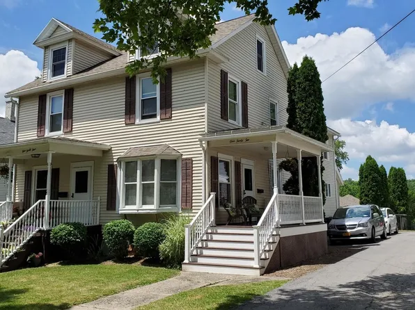 134 W Gibson St, Canandaigua, NY 14424