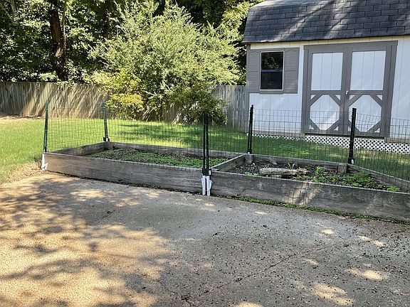 Garden area & storage shed