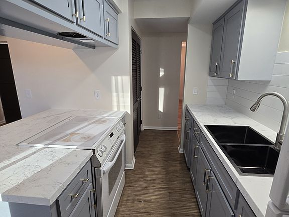 5th image of 1734 Cromwell Dr APT 4