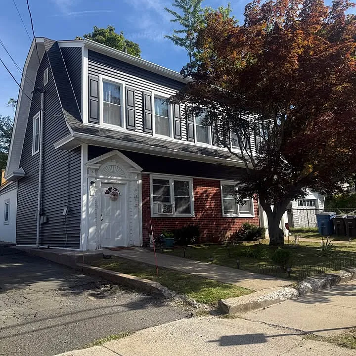17 Davis St #2R