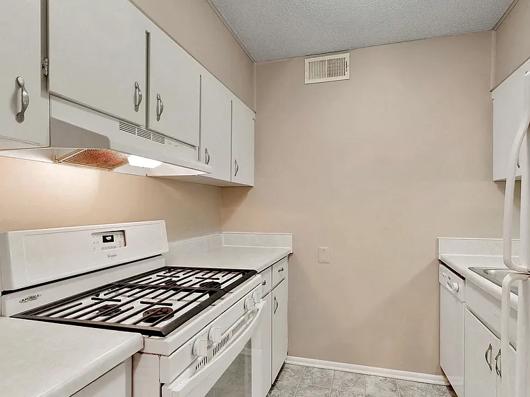 Westwood Apartments — Photo 21