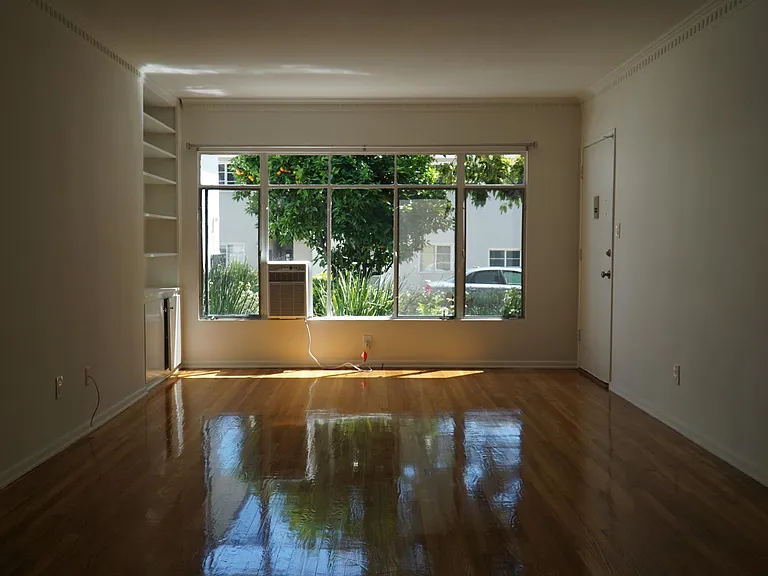 1021 N Sweetzer Ave #10 — Photo 1