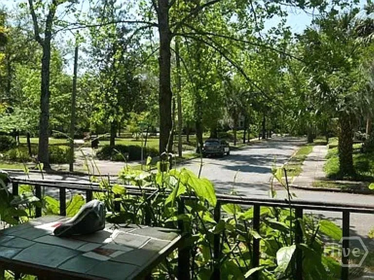 3 bed, 2.0 bath, 2343 sqft, $3,500 — Photo 2