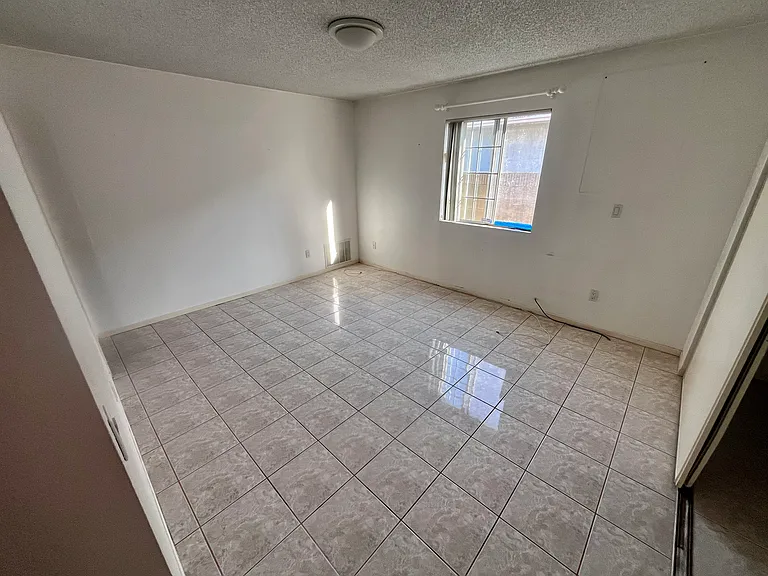2346 Seabright Ave — Photo 10
