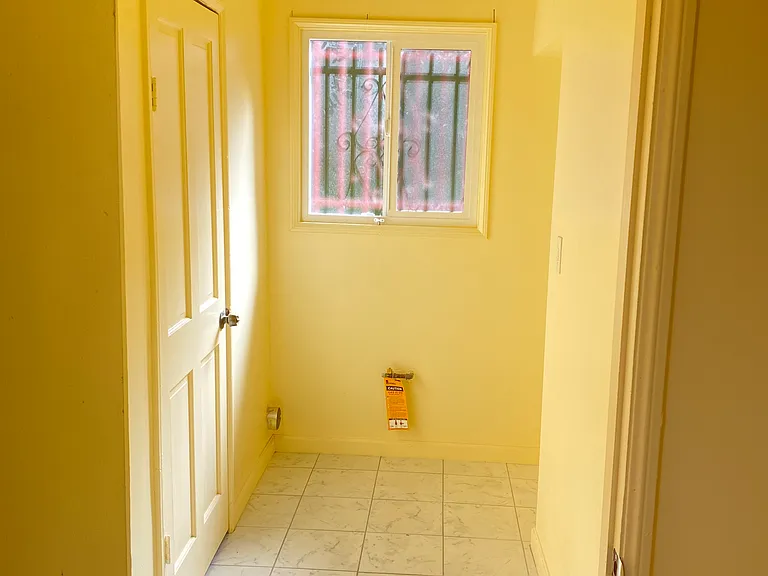 1628 1/2 Morton Ave — Photo 36