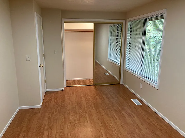 6333 Fairway Ave SE — Photo 7