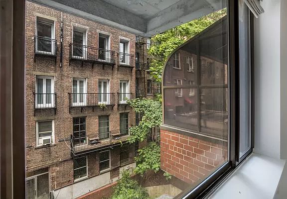 3rd image of 259 Elizabeth St APT 3B