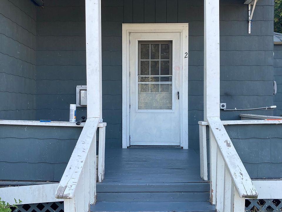 Porch and private entrance to this unit.