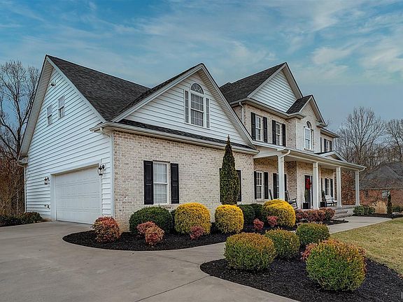 3rd image of 1060 Summerpark Dr