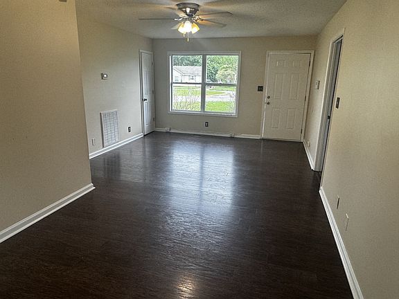 3rd image of 305 Alan Ct