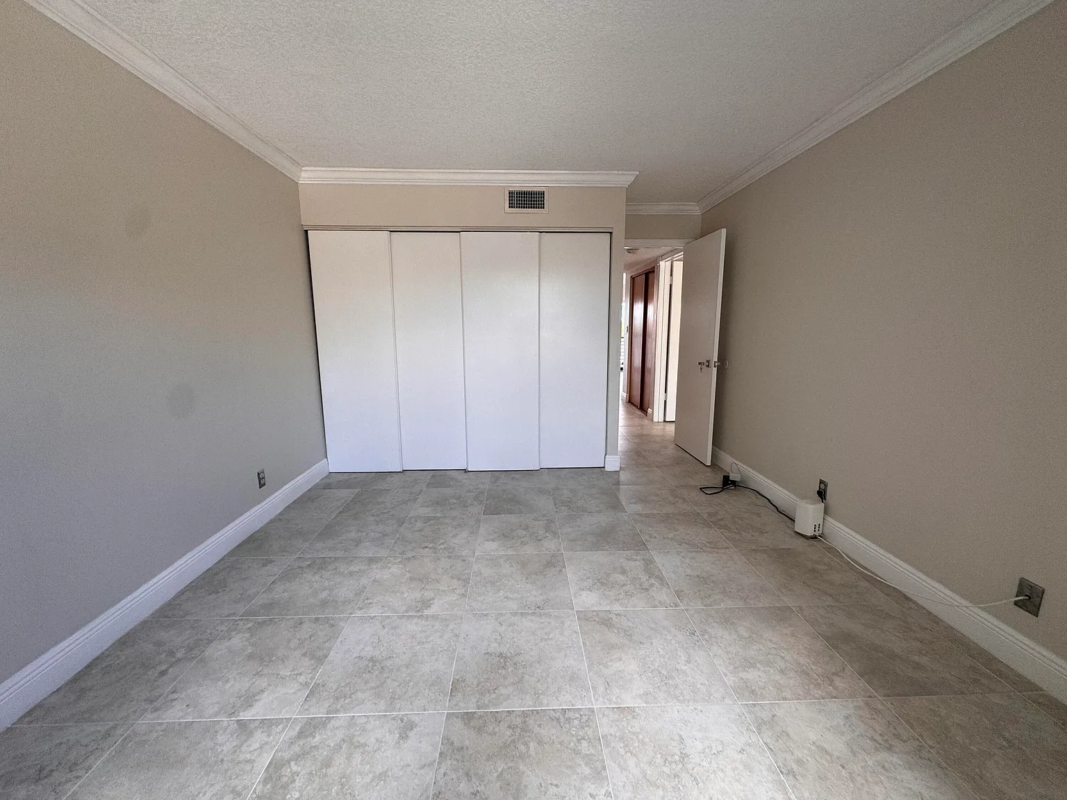 2 bed, 2.0 bath, 1060 sqft, $4,250 — Photo 1
