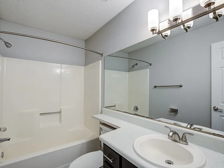 Southland Station Apartments — Photo 13