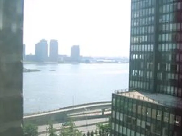 2 Beekman Place image 1 of 6