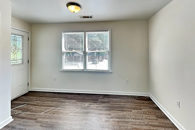 3 bed, 2.0 bath, 956 sqft, $1,695 — Photo 4