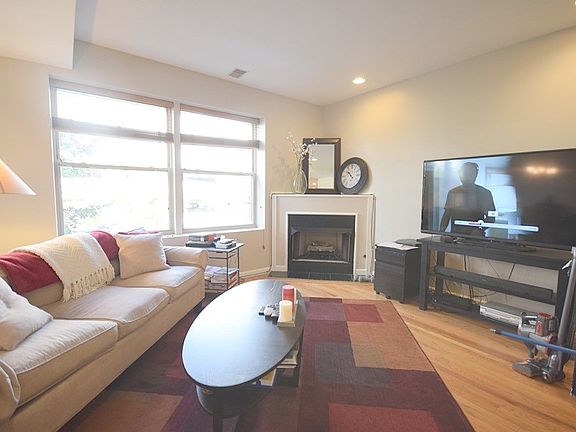2nd image of 821 W Eastwood Ave #2W