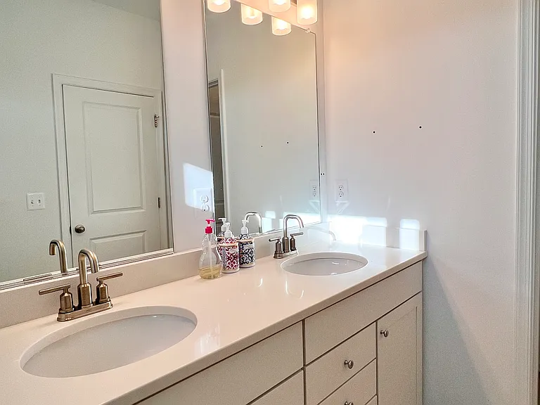 310 Andrew Ct — Photo 36