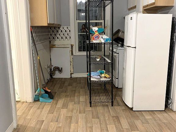 2nd image of 3254 45th St APT 3