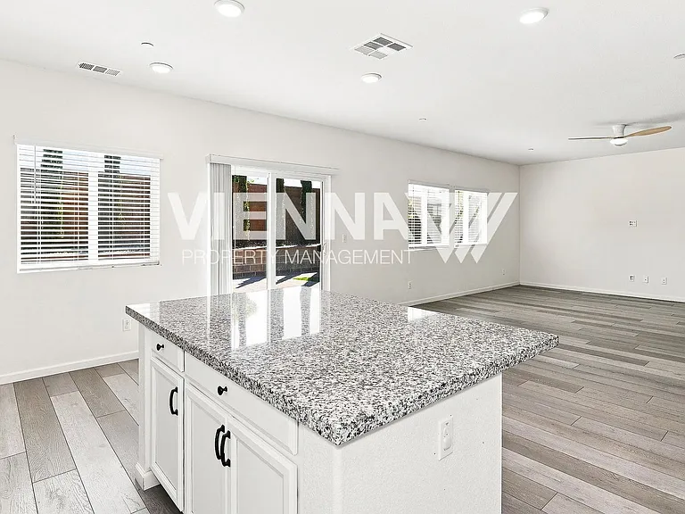 3033 Welton Cir — Photo 6