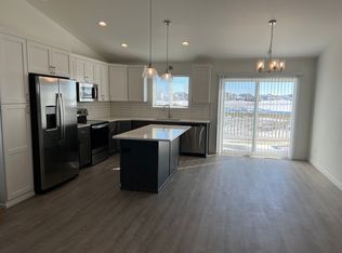 6648 Toronto Dr S, Fargo, ND 58104