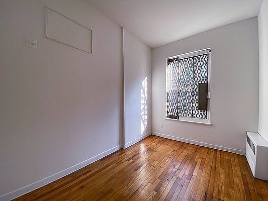 4th image of 214 E 85th St #4CS
