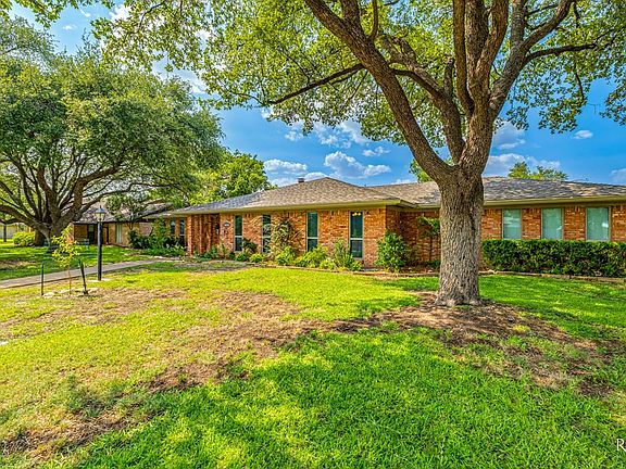4th image of 2702 Alta Vista Ln