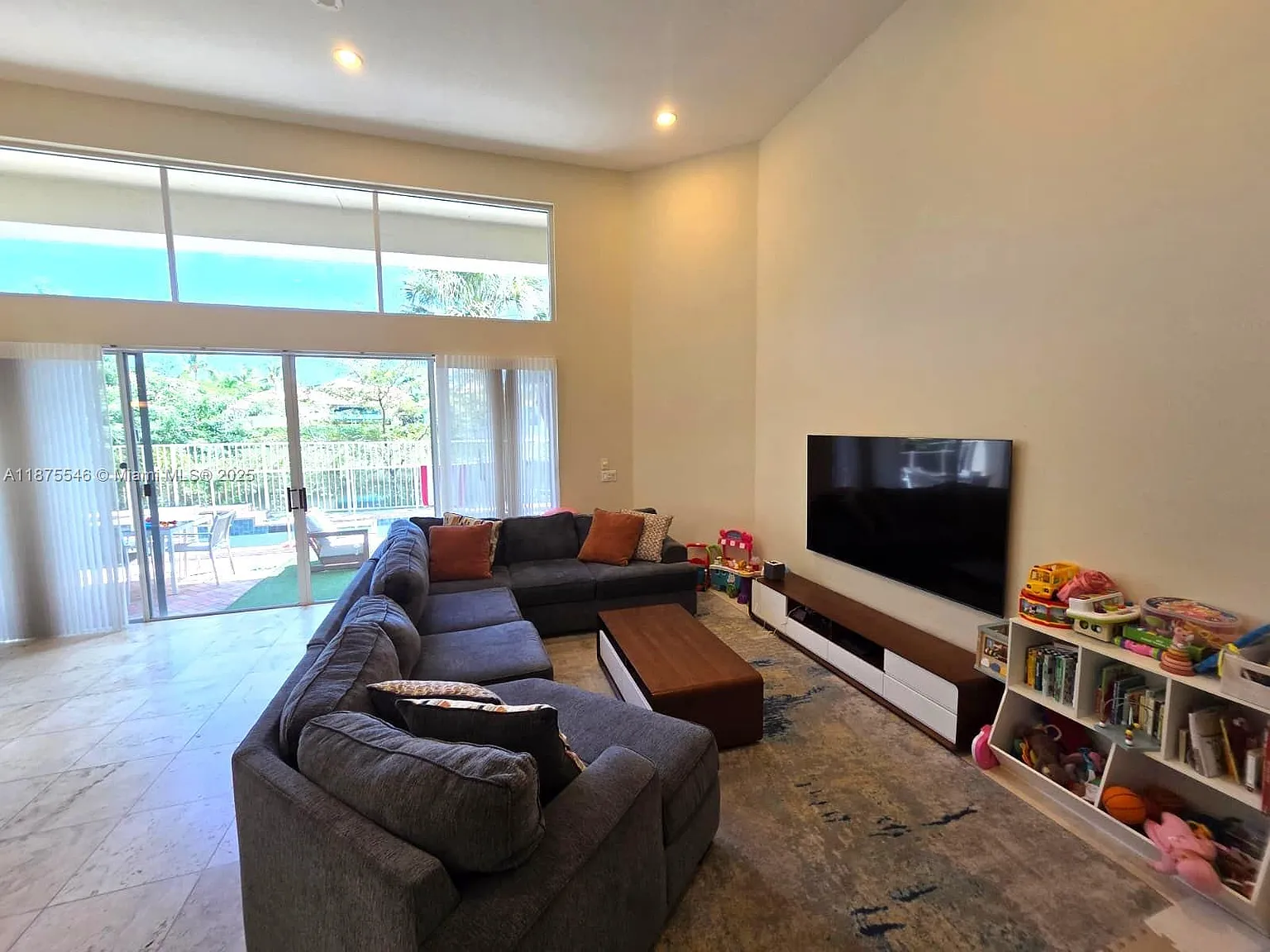 4 bed, 2866 sqft, $14,000 — Photo 4