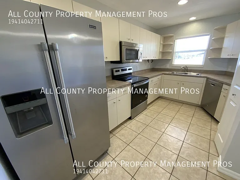 1189 Coleman Ave — Photo 2