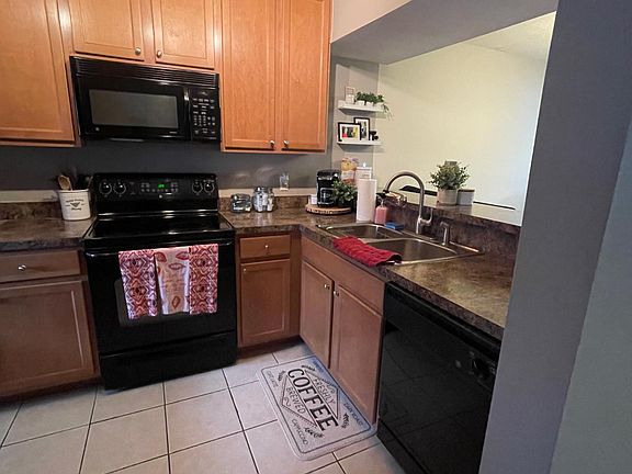 3rd image of 3062 Plaza Terrace Dr