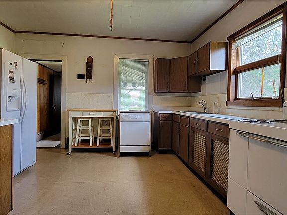 5th image of 728 Main St