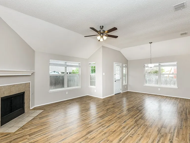 10813 Briaroaks Dr — Photo 5
