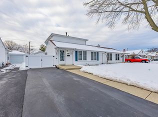 8912 S Ryan Rd, Hometown, IL 60456