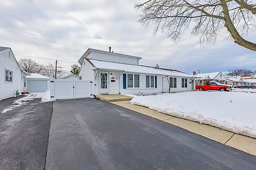 8912 S Ryan Rd #HOUSE Photo 1